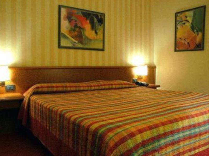 Meditur Hotel Pisa Migliarino Pisano Δωμάτιο φωτογραφία